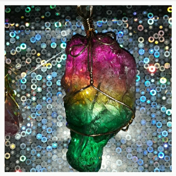 Quartz Rainbow Rock Necklace - Picture 5 of 8